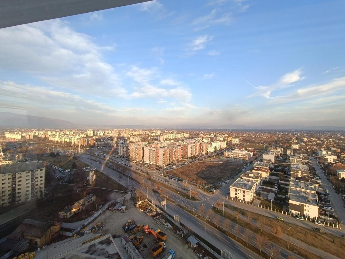 18Th & 16H Floor Secure Luxury Condos With Pool & Fitness Included In Price Skopje Luaran gambar