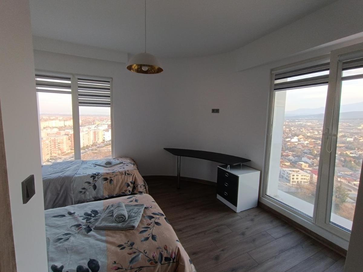 18Th & 16H Floor Secure Luxury Condos With Pool & Fitness Included In Price Skopje Luaran gambar