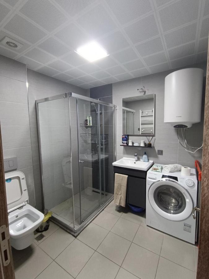 18Th & 16H Floor Secure Luxury Condos With Pool & Fitness Included In Price Skopje Luaran gambar