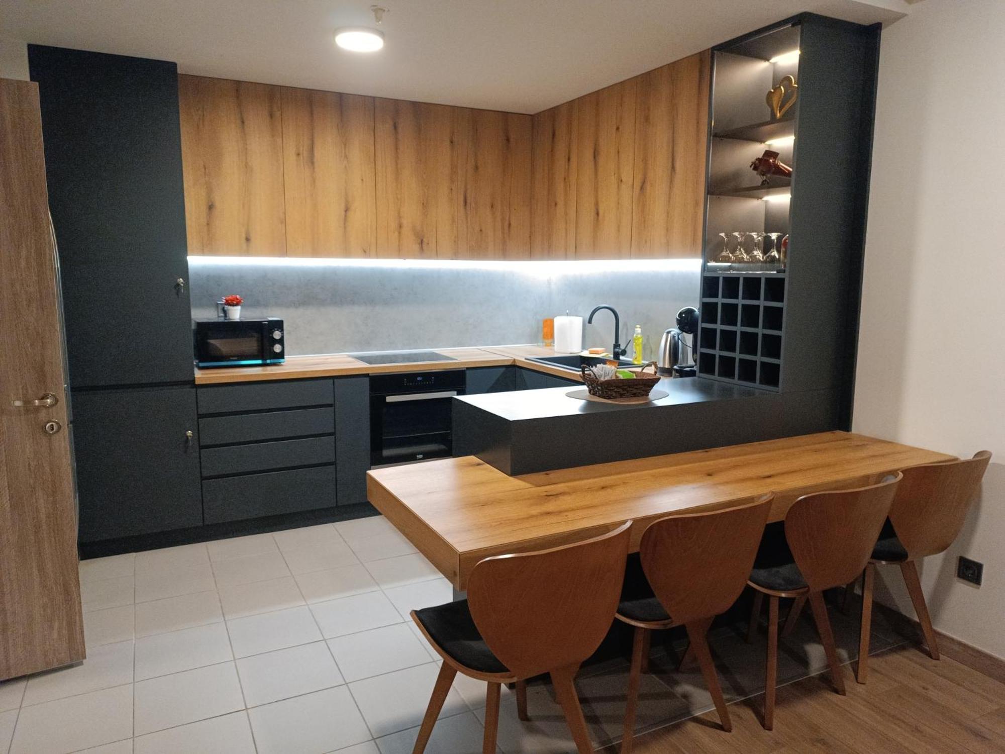 18Th & 16H Floor Secure Luxury Condos With Pool & Fitness Included In Price Skopje Luaran gambar