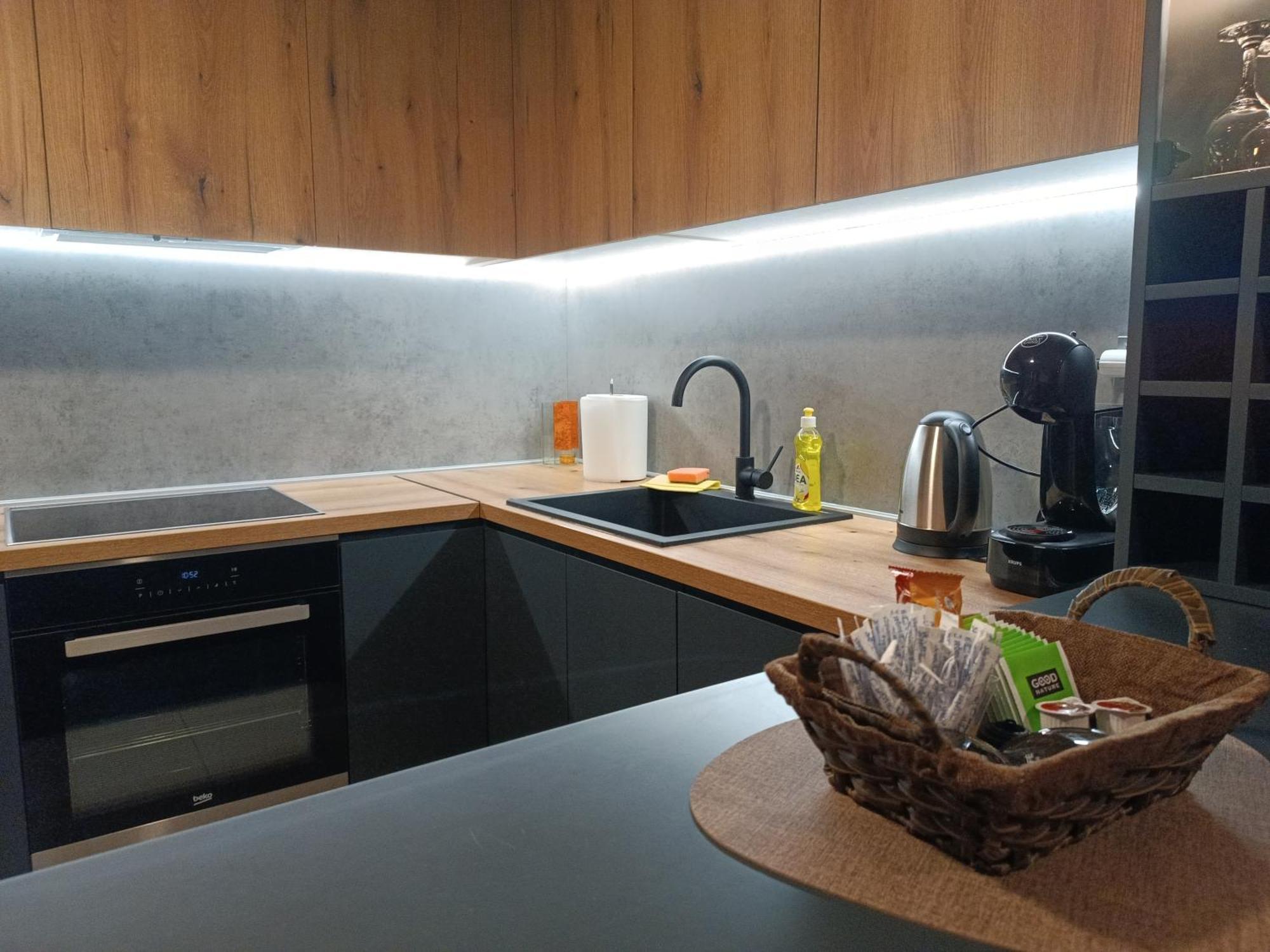 18Th & 16H Floor Secure Luxury Condos With Pool & Fitness Included In Price Skopje Luaran gambar