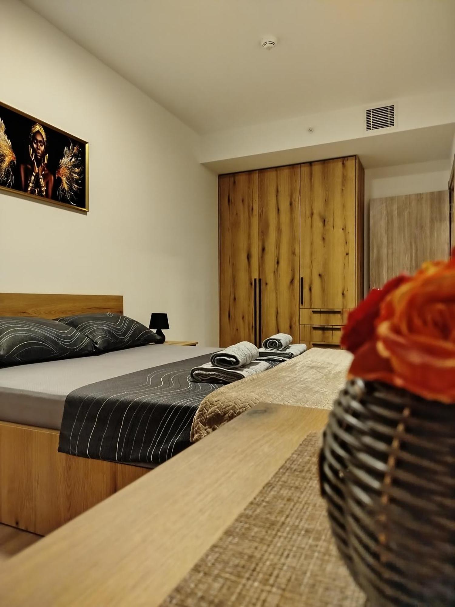 18Th & 16H Floor Secure Luxury Condos With Pool & Fitness Included In Price Skopje Luaran gambar