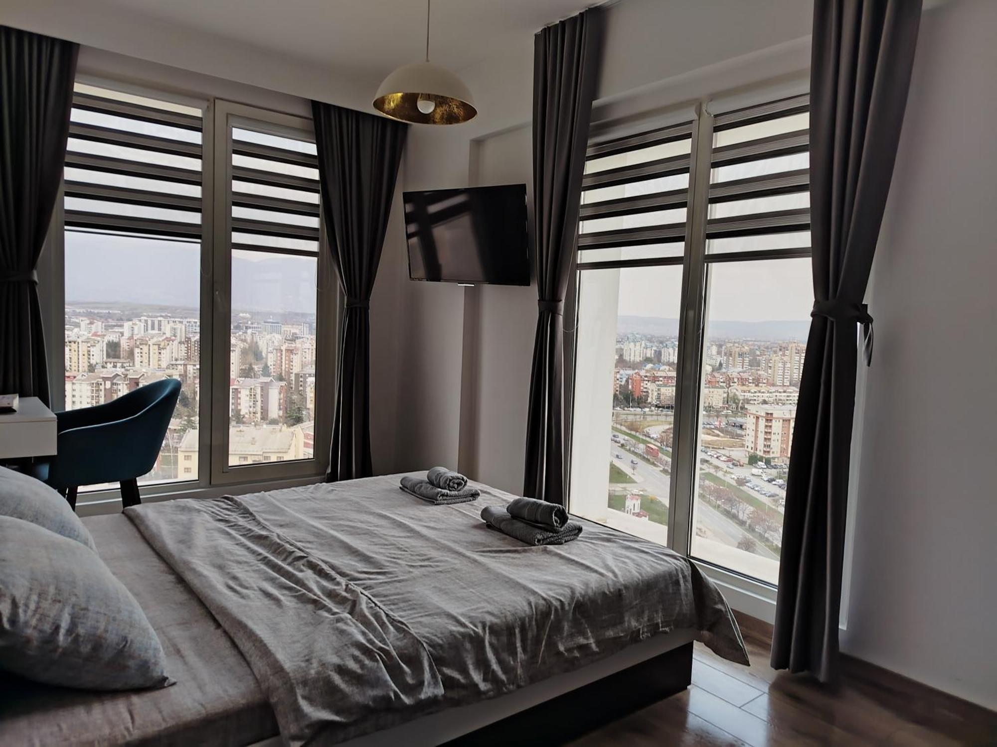 18Th & 16H Floor Secure Luxury Condos With Pool & Fitness Included In Price Skopje Luaran gambar